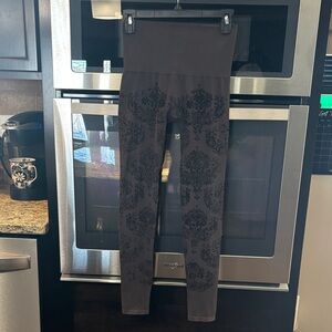 Black and gray Patterned High-Waisted Leggings